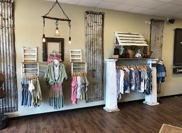 missouri/southwest-missouri/shop/artistic-works-by-lu-women-s-clothing-and-jewelry-boutique-in-springfield-mo