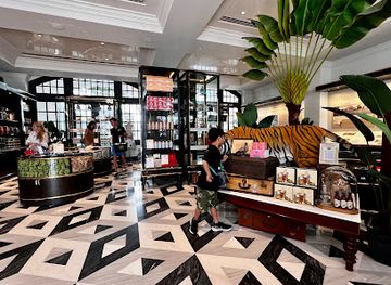 singapore/central-business-district/shop/raffles-boutique