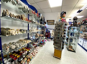 spain/santiago-de-compostela/shop/souvenirs-as-5-ruas