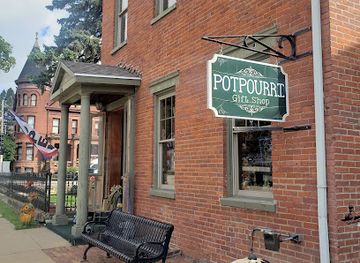 iowa/dubuque/shop/potpourri