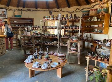 botswana/moremi-game-reserve/shop/gabane-pottery