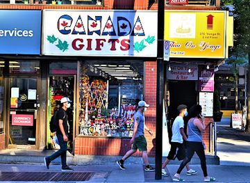 canada/toronto/shop/canada-gifts