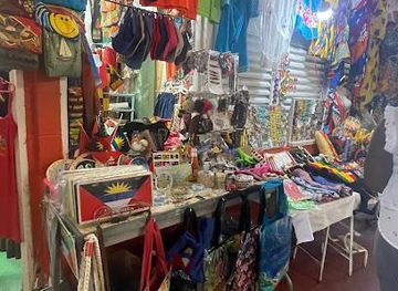 antigua-and-barbuda/english-harbour/shop/craft-market