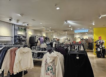 united-kingdom/londonderry/shop/river-island