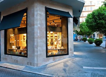 spain/balearic-islands/shop/tara-s-handbags