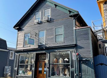 rhode-island/newport-cliff-walk/shop/groove-newport