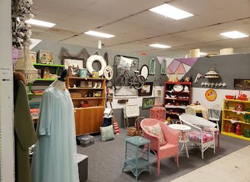 michigan/southwest-michigan/shop/great-lakes-antique-mall