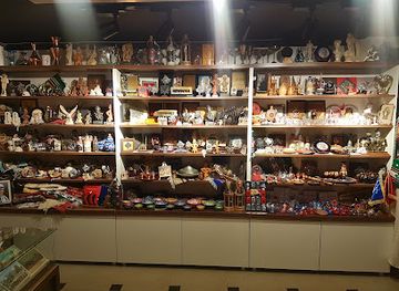 kosovo/junik-mountains/shop/souvenir-shop-avenue