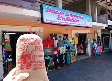 ecuador/puerto-baquerizo-moreno/shop/bazar-souvenir-evolucion