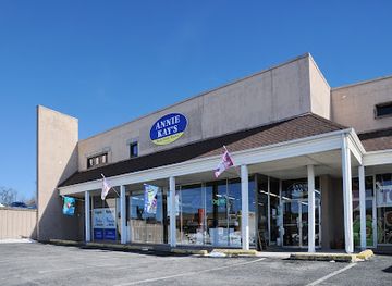 virginia/blacksburg/shop/annie-kay-s-main-street-market