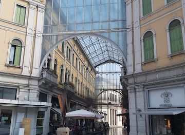 italy/venetian-riviera/shop/le-barche-mall