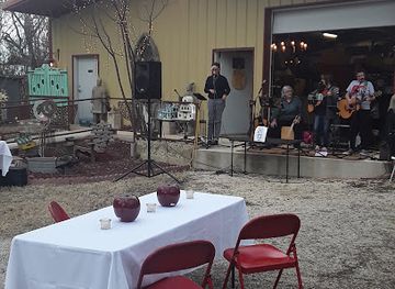 texas/lost-maples-state-natural-area/shop/perfect-surroundings