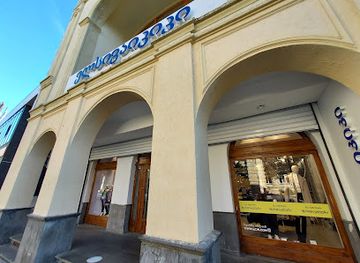 Qoshiqchi Maksimning yalang oyoqlari