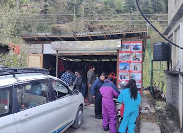 india/manali/solang-valley/shop/shop-no-369-snow-dress