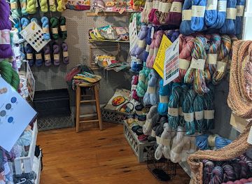 north-carolina/outer-banks/shop/blue-pelican-gallery-gifts-yarn