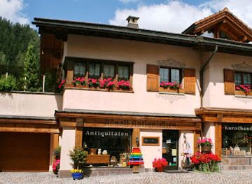 switzerland/klosters/shop/rossli-holz-spielwaren-und-antiquitaten-ag