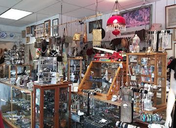oregon/bend/shop/trivia-antiques