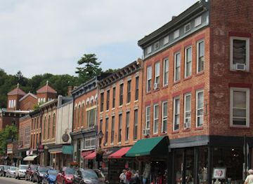 illinois/galena-historic-district/shop/at-home-in-galena