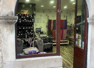 croatia/dubrovnik/old-town/shop/downtown-store