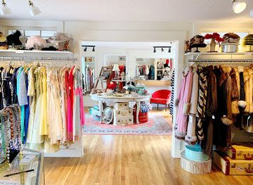 connecticut/the-gold-coast/shop/tova-s-vintage-shop