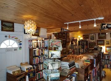 virginia/chincoteague-island/shop/old-neptune-s-bookshop
