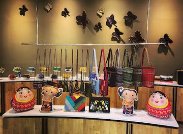 myanmar-burma/kyaiktiyo/shop/tagu-silk-souvenir