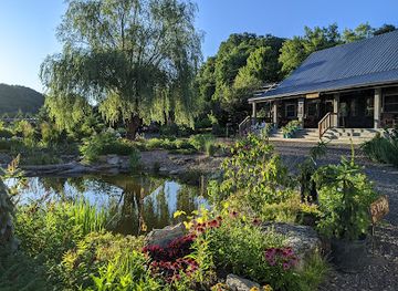 wisconsin/driftless-area/shop/second-nature-at-reads-creek