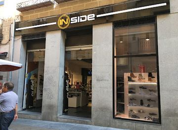 spain/avila/shop/inside-tienda-de-ropa-y-zapatos