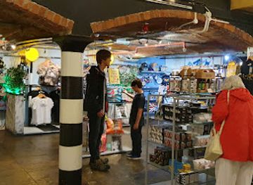 united-kingdom/liverpool/albert-dock/shop/the-fab4-store