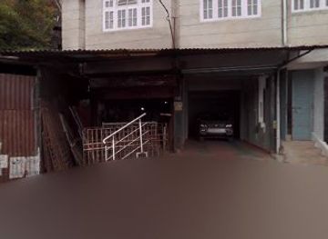 india/darjeeling/ghoom-monastery/shop/gulmarg-f-l-off-shop-wine-shop