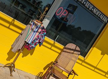 alabama/foley/shop/the-yellow-submarine-records-and-pop-culture