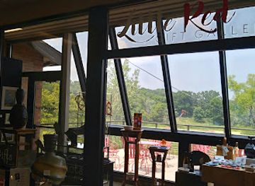 iowa/iowa-great-lakes/shop/little-red-gift-gallery