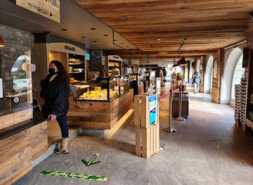 france/les-arcs/shop/the-cooperative-saint-bernard-sica