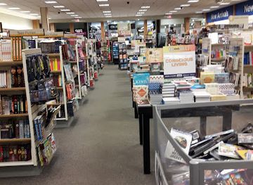 maine/androscoggin-county/shop/books-a-million