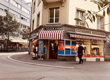switzerland/lucerne/old-town/shop/casagrande-souvenirs-watches-lowendenkmal