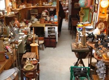 canada/annapolis-valley/shop/treasures-collectibles