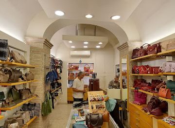 italy/rome/pantheon/shop/volterra-leather-shop-pantheon