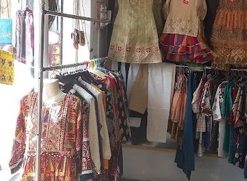 pakistan/northern-punjab/shop/unique-collections-garments