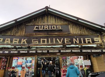 montana/yellowstone-national-park/shop/curios-park-souvenirs