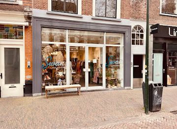 netherlands/delft/shop/swan-market-store-delft