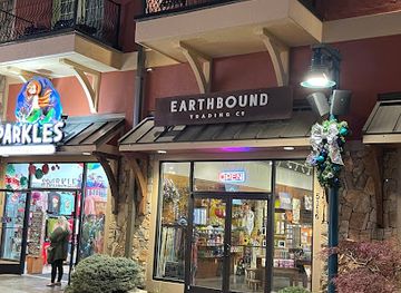tennessee/pigeon-forge/shop/earthbound-trading-co