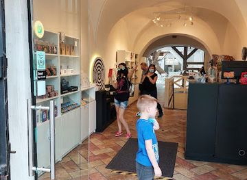 lithuania/nida-beach/shop/vilnius-museum-of-illusions