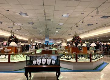 illinois/quad-cities/shop/von-maur