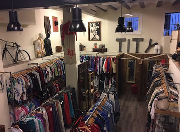 spain/valencia/el-carmen/shop/lavespa-roja