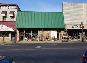 ohio/amish-country/shop/shop-downtown-millersburg-ohio