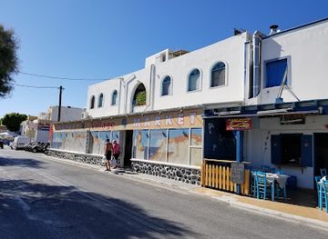 greece/santorini/perissa/shop/village-market