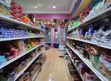 maldives/veligandu-island/shop/happy-plaza