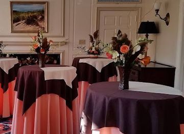 connecticut/new-haven-harbor/shop/mae-flower-and-gift-shop