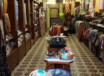 singapore/kampong-glam/shop/basharahil-bros-batik