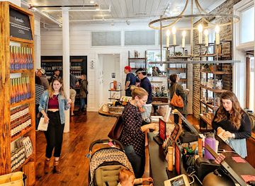 south-carolina/charleston-area-beaches/shop/savannah-bee-company